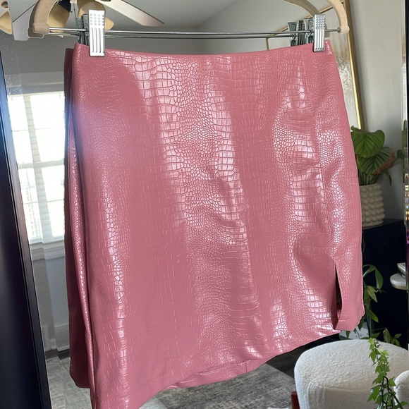 NWOT Pink Faux Leather Mini Skirt - Picture 5 of 10